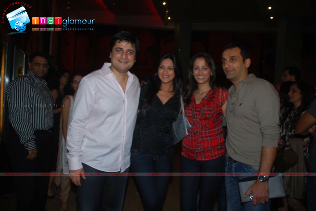 Sonali Bendre, Gayatri Joshi at Vicky Cristina Barcelona film premiere Event hd photo